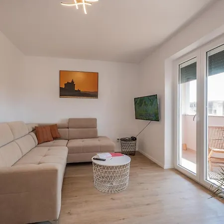 Διαμέρισμα Second