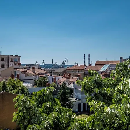 Second Διαμέρισμα