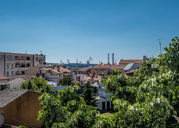 Second Διαμέρισμα